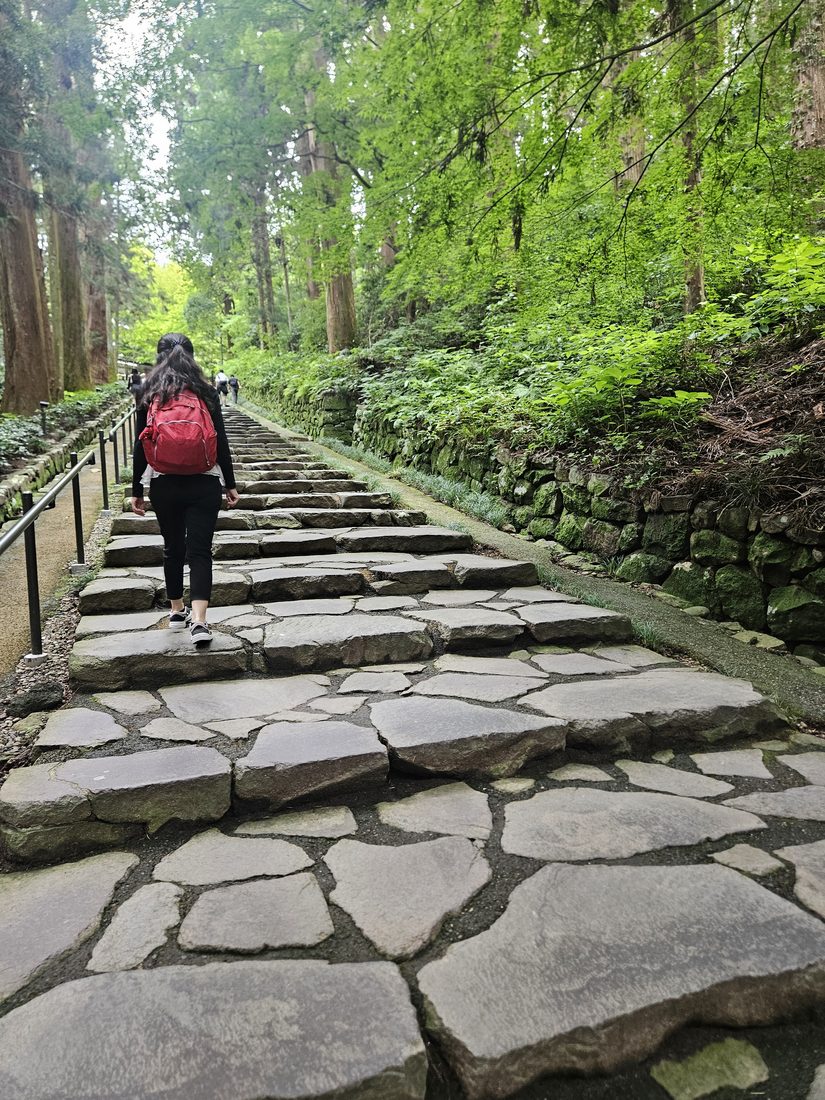 10:57 長滿青苔的舊石垣