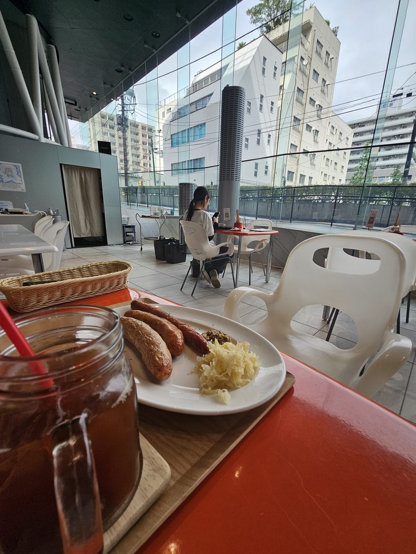 13:26 煎香腸配德式酸菜