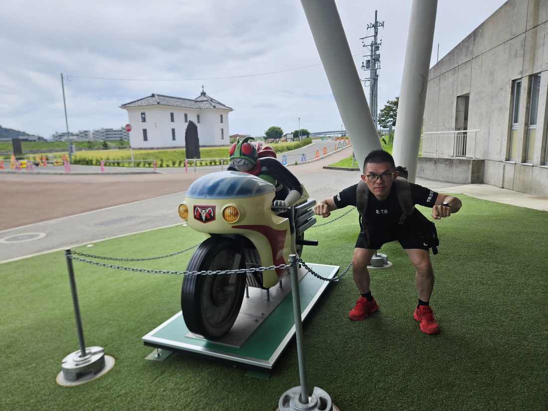 11:17 與サイクロン號合影