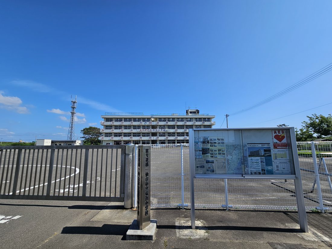 09:05 校舍與「ありがとう 荒浜小学校」橫幅
