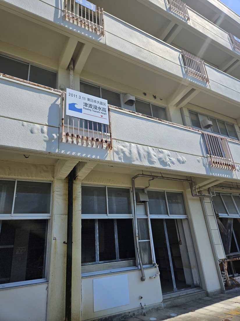 09:53 外牆的津波浸水高標示