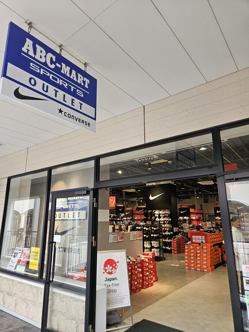 11:03 ABC-MART SPORTS OUTLET。整面 Nike，期間限定特別價